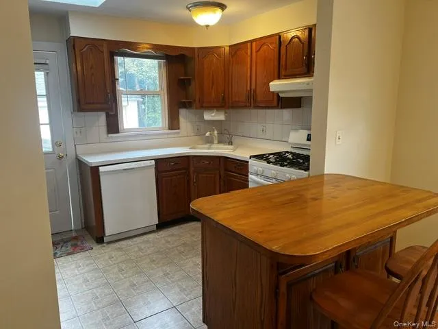 30 Smith Street, Glen Cove, NY, 2 Bedrooms Bedrooms, 5 Rooms Rooms,1 BathroomBathrooms,Residential Lease,For Rent,Smith,0,1050069 30 Smith Street, Glen Cove, NY, 2 Bedrooms Bedrooms, 5 Rooms Rooms,1 BathroomBathrooms,Residential Lease,For Rent,Smith,0,1050069