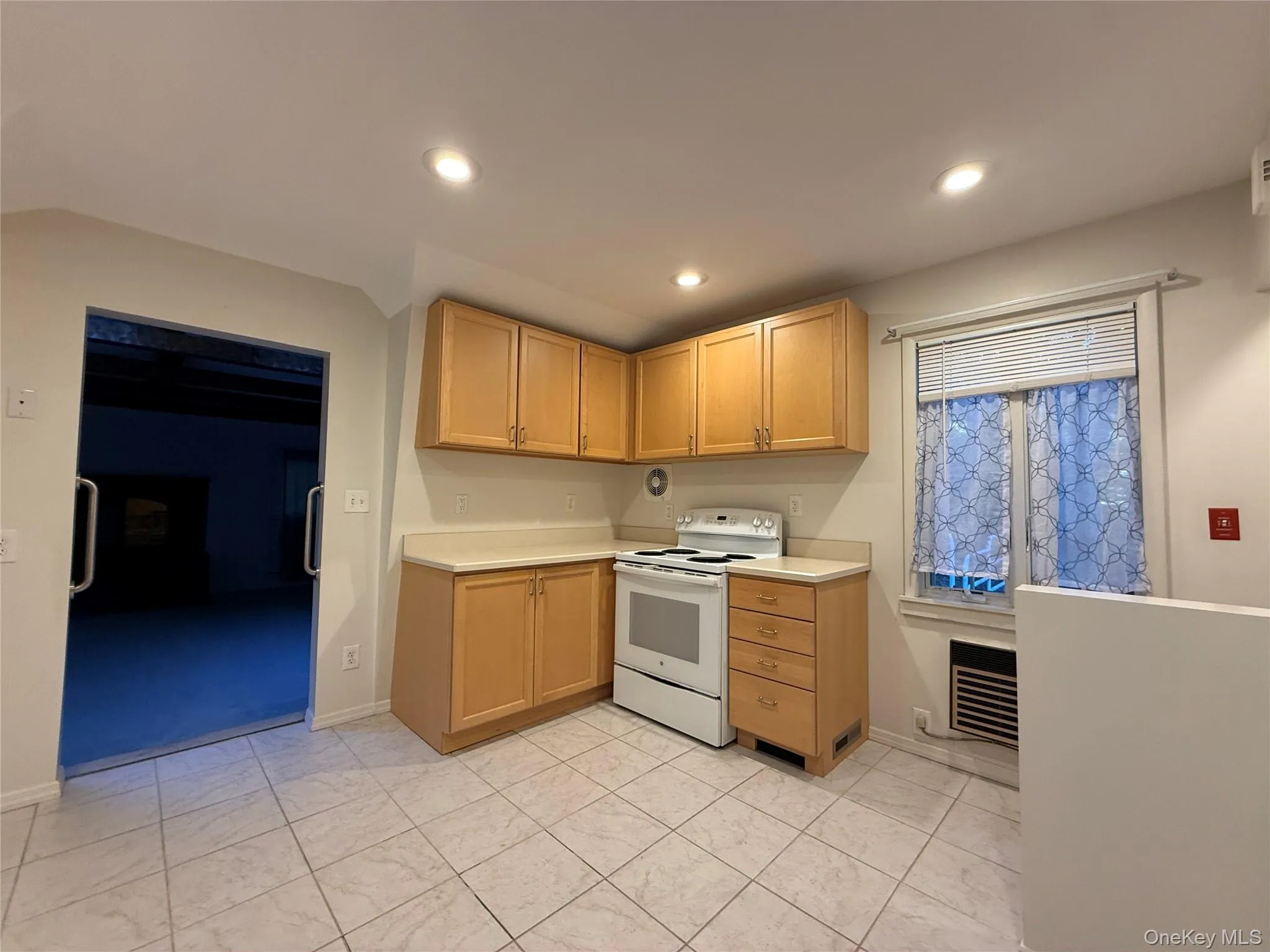 Large Kitchen With Plenty Of Cabinets & Counter Space. Large Kitchen With Plenty Of Cabinets & Counter Space.