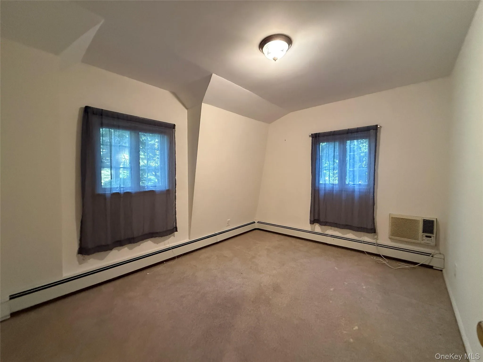 Large Bedroom (2nd Floor) Large Bedroom (2nd Floor)