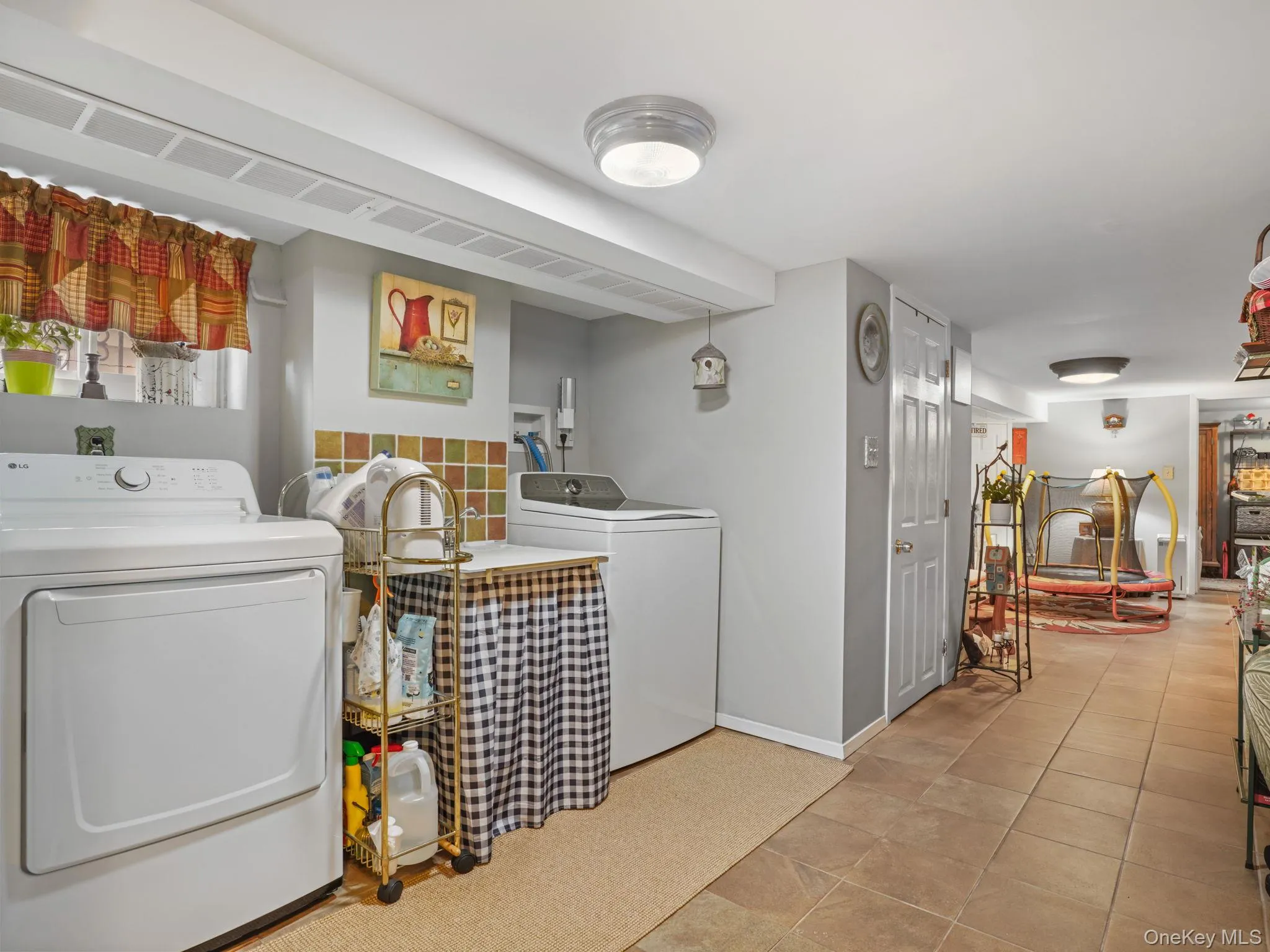 84-17 107th Avenue, New York, NY, 3 Bedrooms Bedrooms, 6 Rooms Rooms,1 BathroomBathrooms,Residential,For Rent,107th,0,1050083 84-17 107th Avenue, New York, NY, 3 Bedrooms Bedrooms, 6 Rooms Rooms,1 BathroomBathrooms,Residential,For Rent,107th,0,1050083