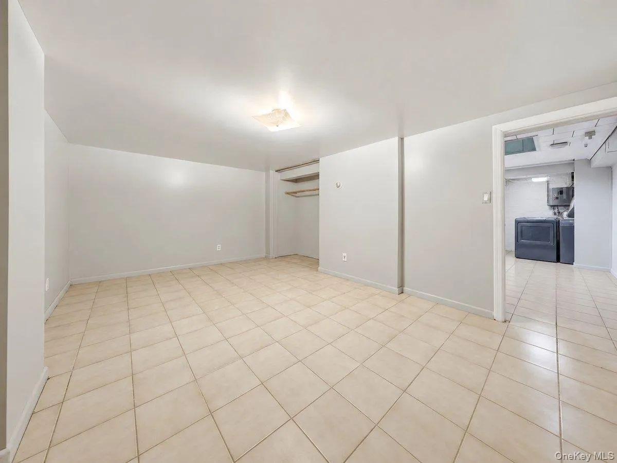 140 Whitman Road, Yonkers, NY, 4 Bedrooms Bedrooms, 12 Rooms Rooms,2 BathroomsBathrooms,Residential,For Rent,Whitman,0,1050087 140 Whitman Road, Yonkers, NY, 4 Bedrooms Bedrooms, 12 Rooms Rooms,2 BathroomsBathrooms,Residential,For Rent,Whitman,0,1050087