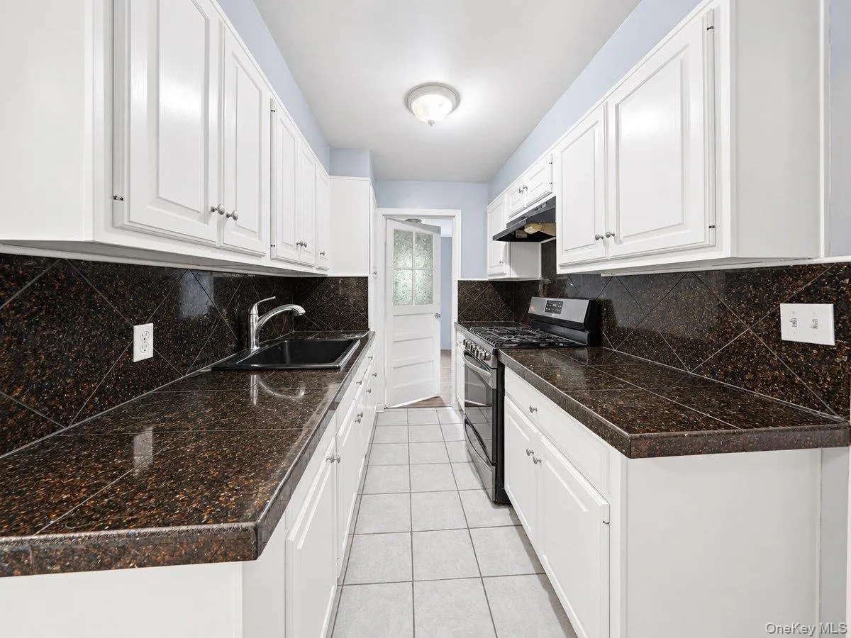 140 Whitman Road, Yonkers, NY, 4 Bedrooms Bedrooms, 12 Rooms Rooms,2 BathroomsBathrooms,Residential,For Rent,Whitman,0,1050087 140 Whitman Road, Yonkers, NY, 4 Bedrooms Bedrooms, 12 Rooms Rooms,2 BathroomsBathrooms,Residential,For Rent,Whitman,0,1050087