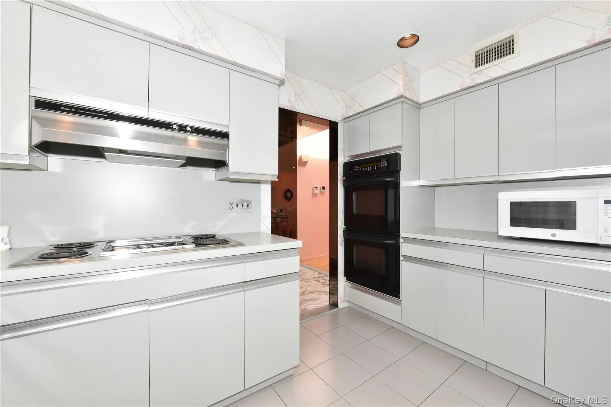 19 Woodcrest Drive, North Hempstead, NY, 2 Bedrooms Bedrooms, 6 Rooms Rooms,2 BathroomsBathrooms,Residential,For Rent,Woodcrest,0,1050088 19 Woodcrest Drive, North Hempstead, NY, 2 Bedrooms Bedrooms, 6 Rooms Rooms,2 BathroomsBathrooms,Residential,For Rent,Woodcrest,0,1050088
