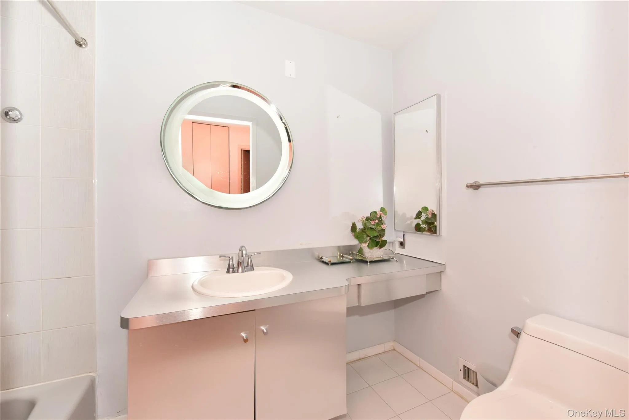 19 Woodcrest Drive, North Hempstead, NY, 2 Bedrooms Bedrooms, 6 Rooms Rooms,2 BathroomsBathrooms,Residential,For Rent,Woodcrest,0,1050088 19 Woodcrest Drive, North Hempstead, NY, 2 Bedrooms Bedrooms, 6 Rooms Rooms,2 BathroomsBathrooms,Residential,For Rent,Woodcrest,0,1050088