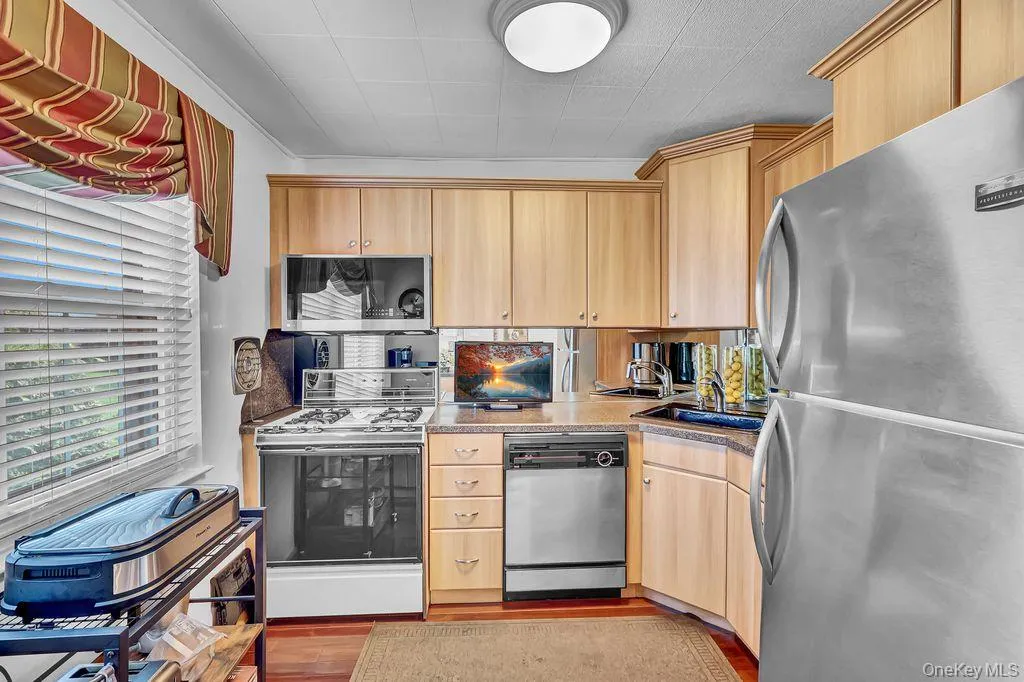 Eat in Kitchen Eat in Kitchen