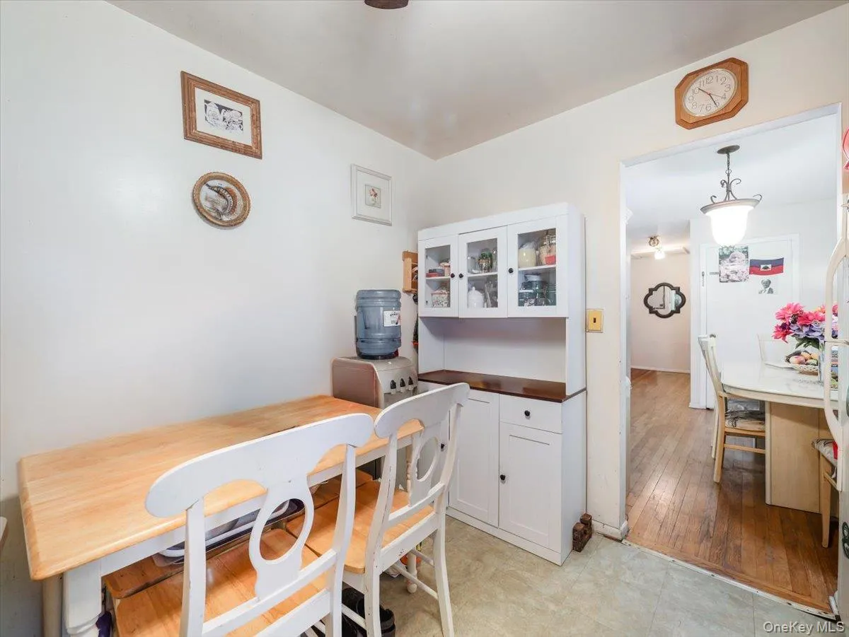 6 Byron Street, Clarkstown, NY, 3 Bedrooms Bedrooms, 5 Rooms Rooms,1 BathroomBathrooms,Residential,For Rent,Byron,0,1050094 6 Byron Street, Clarkstown, NY, 3 Bedrooms Bedrooms, 5 Rooms Rooms,1 BathroomBathrooms,Residential,For Rent,Byron,0,1050094