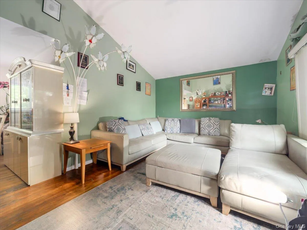 6 Byron Street, Clarkstown, NY, 3 Bedrooms Bedrooms, 5 Rooms Rooms,1 BathroomBathrooms,Residential,For Rent,Byron,0,1050094 6 Byron Street, Clarkstown, NY, 3 Bedrooms Bedrooms, 5 Rooms Rooms,1 BathroomBathrooms,Residential,For Rent,Byron,0,1050094