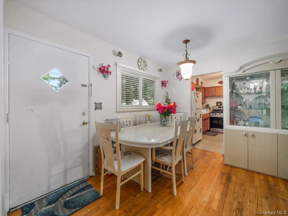 6 Byron Street, Clarkstown, NY, 3 Bedrooms Bedrooms, 5 Rooms Rooms,1 BathroomBathrooms,Residential,For Rent,Byron,0,1050094 6 Byron Street, Clarkstown, NY, 3 Bedrooms Bedrooms, 5 Rooms Rooms,1 BathroomBathrooms,Residential,For Rent,Byron,0,1050094