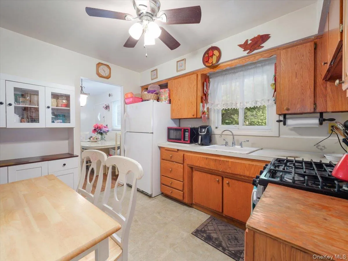 6 Byron Street, Clarkstown, NY, 3 Bedrooms Bedrooms, 5 Rooms Rooms,1 BathroomBathrooms,Residential,For Rent,Byron,0,1050094 6 Byron Street, Clarkstown, NY, 3 Bedrooms Bedrooms, 5 Rooms Rooms,1 BathroomBathrooms,Residential,For Rent,Byron,0,1050094