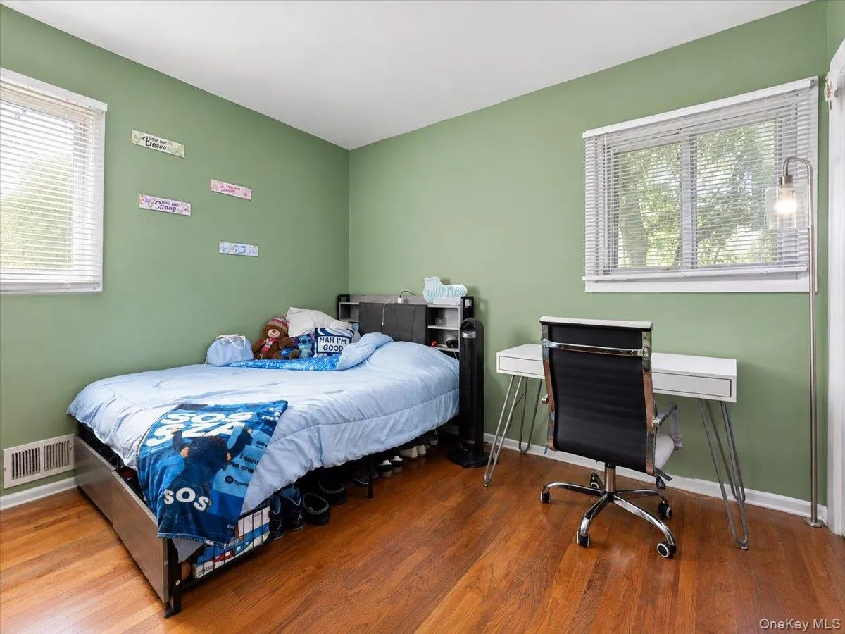 6 Byron Street, Clarkstown, NY, 3 Bedrooms Bedrooms, 5 Rooms Rooms,1 BathroomBathrooms,Residential,For Rent,Byron,0,1050094 6 Byron Street, Clarkstown, NY, 3 Bedrooms Bedrooms, 5 Rooms Rooms,1 BathroomBathrooms,Residential,For Rent,Byron,0,1050094