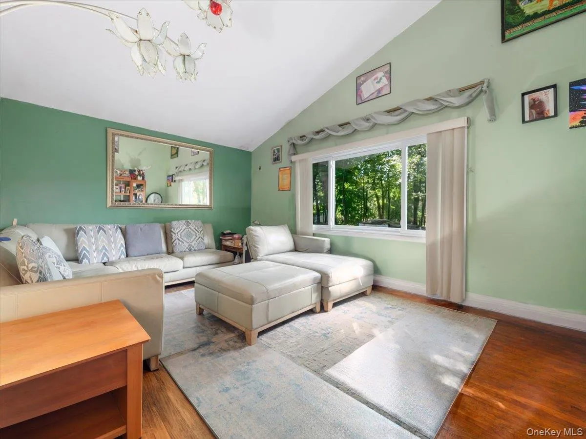 6 Byron Street, Clarkstown, NY, 3 Bedrooms Bedrooms, 5 Rooms Rooms,1 BathroomBathrooms,Residential,For Rent,Byron,0,1050094 6 Byron Street, Clarkstown, NY, 3 Bedrooms Bedrooms, 5 Rooms Rooms,1 BathroomBathrooms,Residential,For Rent,Byron,0,1050094