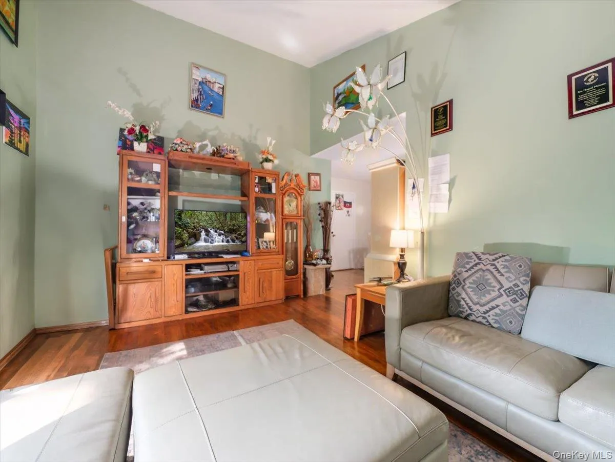 6 Byron Street, Clarkstown, NY, 3 Bedrooms Bedrooms, 5 Rooms Rooms,1 BathroomBathrooms,Residential,For Rent,Byron,0,1050094 6 Byron Street, Clarkstown, NY, 3 Bedrooms Bedrooms, 5 Rooms Rooms,1 BathroomBathrooms,Residential,For Rent,Byron,0,1050094