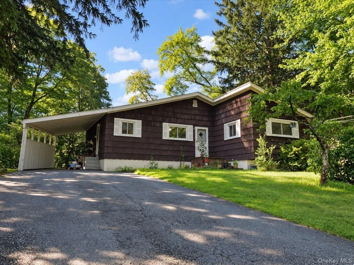 6 Byron Street, Clarkstown, NY, 3 Bedrooms Bedrooms, 5 Rooms Rooms,1 BathroomBathrooms,Residential,For Rent,Byron,0,1050094 6 Byron Street, Clarkstown, NY, 3 Bedrooms Bedrooms, 5 Rooms Rooms,1 BathroomBathrooms,Residential,For Rent,Byron,0,1050094