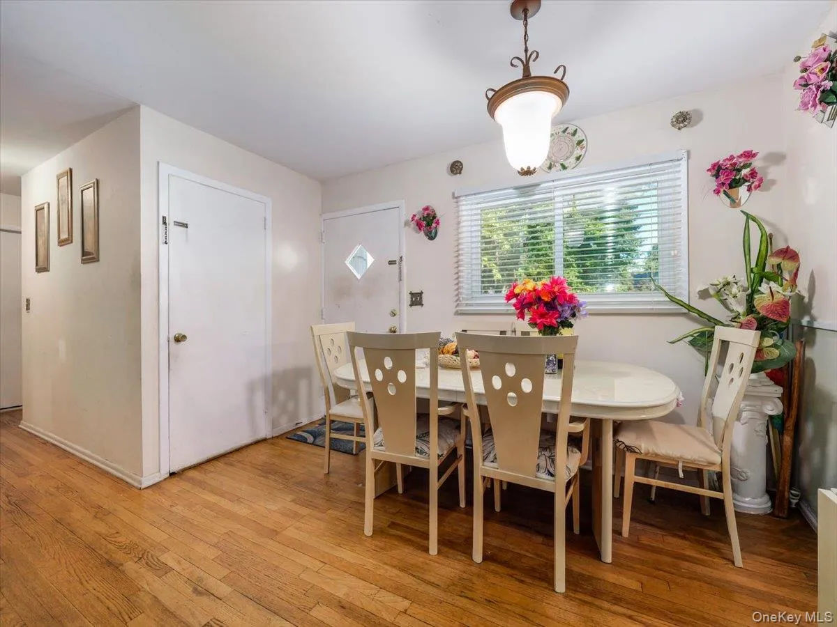 6 Byron Street, Clarkstown, NY, 3 Bedrooms Bedrooms, 5 Rooms Rooms,1 BathroomBathrooms,Residential,For Rent,Byron,0,1050094 6 Byron Street, Clarkstown, NY, 3 Bedrooms Bedrooms, 5 Rooms Rooms,1 BathroomBathrooms,Residential,For Rent,Byron,0,1050094