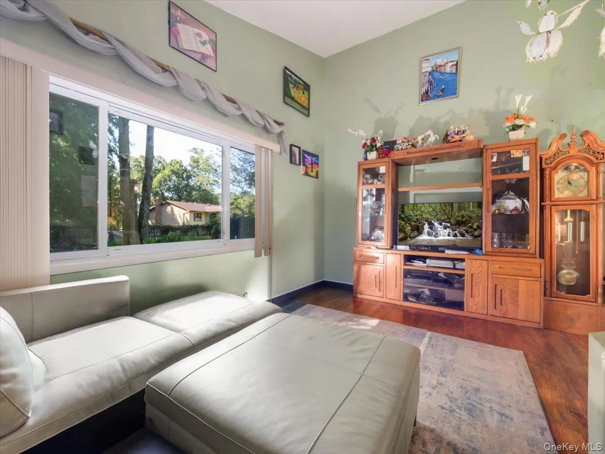 6 Byron Street, Clarkstown, NY, 3 Bedrooms Bedrooms, 5 Rooms Rooms,1 BathroomBathrooms,Residential,For Rent,Byron,0,1050094 6 Byron Street, Clarkstown, NY, 3 Bedrooms Bedrooms, 5 Rooms Rooms,1 BathroomBathrooms,Residential,For Rent,Byron,0,1050094