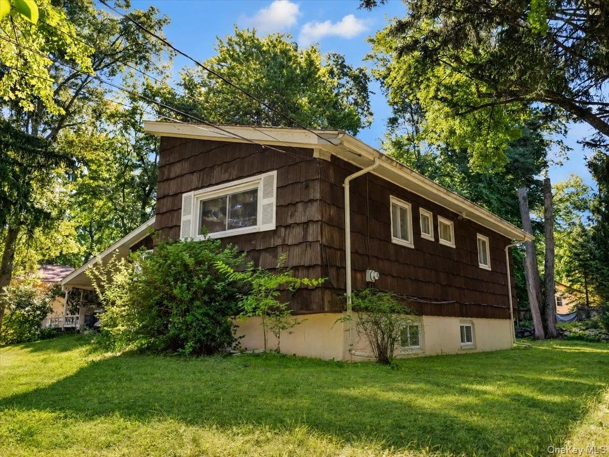 6 Byron Street, Clarkstown, NY, 3 Bedrooms Bedrooms, 5 Rooms Rooms,1 BathroomBathrooms,Residential,For Rent,Byron,0,1050094 6 Byron Street, Clarkstown, NY, 3 Bedrooms Bedrooms, 5 Rooms Rooms,1 BathroomBathrooms,Residential,For Rent,Byron,0,1050094