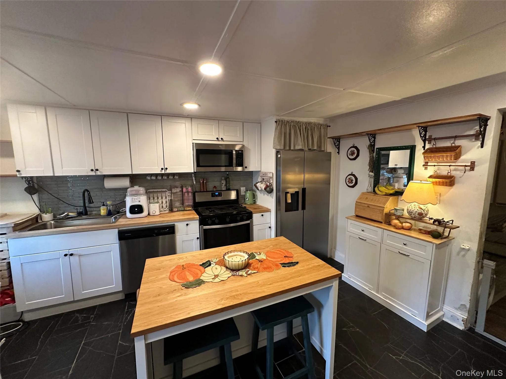 33 Catherine Street, Orangetown, NY, 3 Bedrooms Bedrooms, 7 Rooms Rooms,1 BathroomBathrooms,Residential,For Rent,Catherine,0,1050101 33 Catherine Street, Orangetown, NY, 3 Bedrooms Bedrooms, 7 Rooms Rooms,1 BathroomBathrooms,Residential,For Rent,Catherine,0,1050101