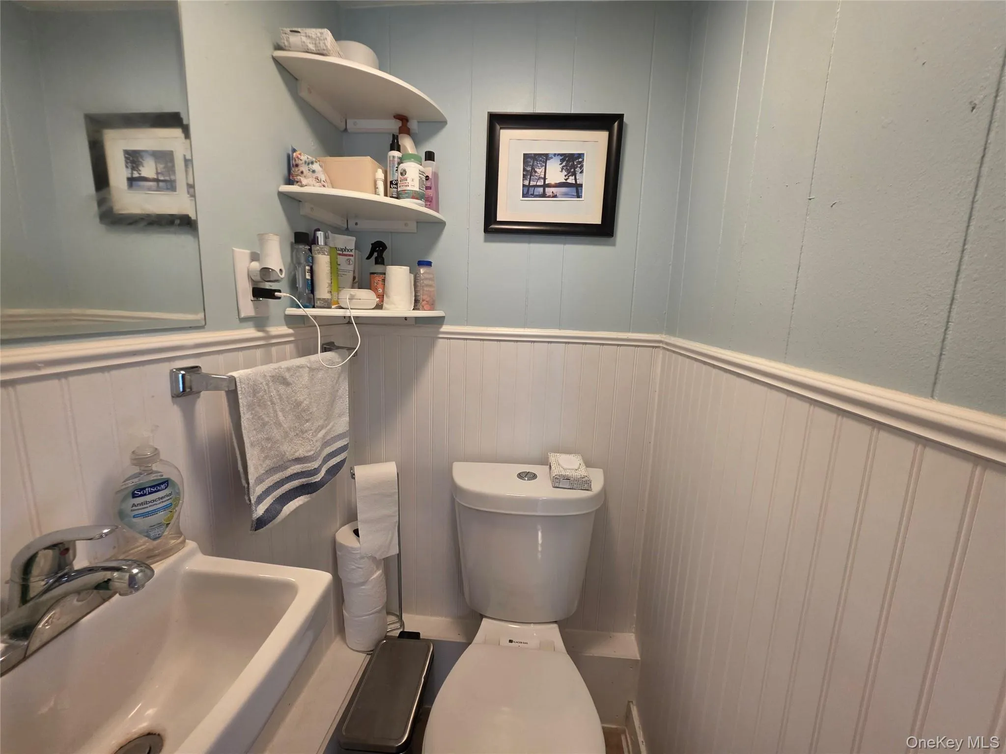 Half Bathroom on Second Floor with access from the bedrooms Half Bathroom on Second Floor with access from the bedrooms