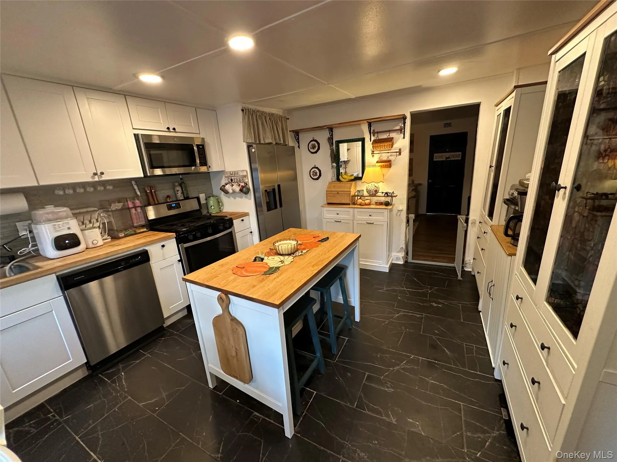 33 Catherine Street, Orangetown, NY, 3 Bedrooms Bedrooms, 7 Rooms Rooms,1 BathroomBathrooms,Residential,For Rent,Catherine,0,1050101 33 Catherine Street, Orangetown, NY, 3 Bedrooms Bedrooms, 7 Rooms Rooms,1 BathroomBathrooms,Residential,For Rent,Catherine,0,1050101