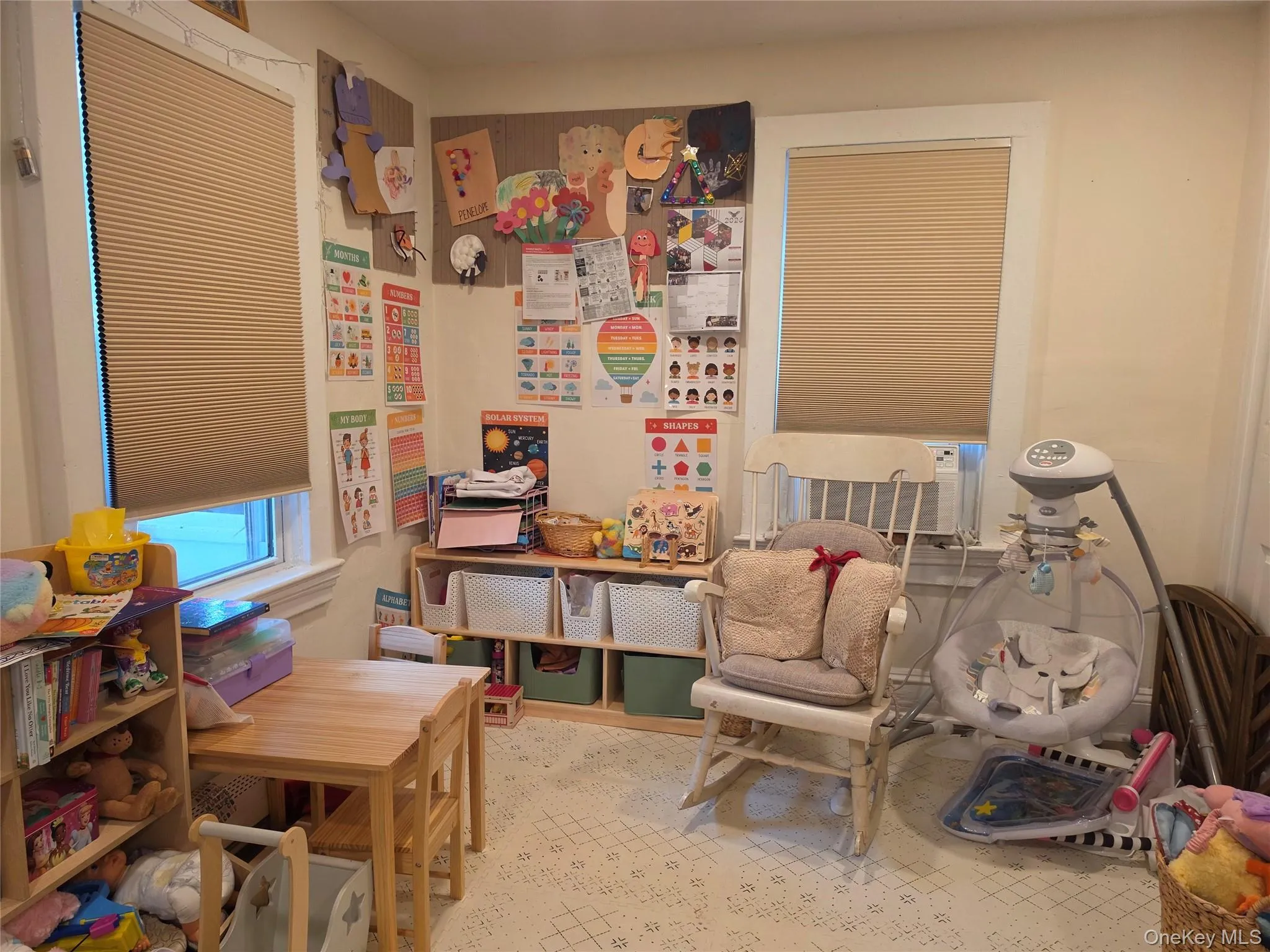Possible Dining Room, additional living area or can be used for office or playrom Possible Dining Room, additional living area or can be used for office or playrom