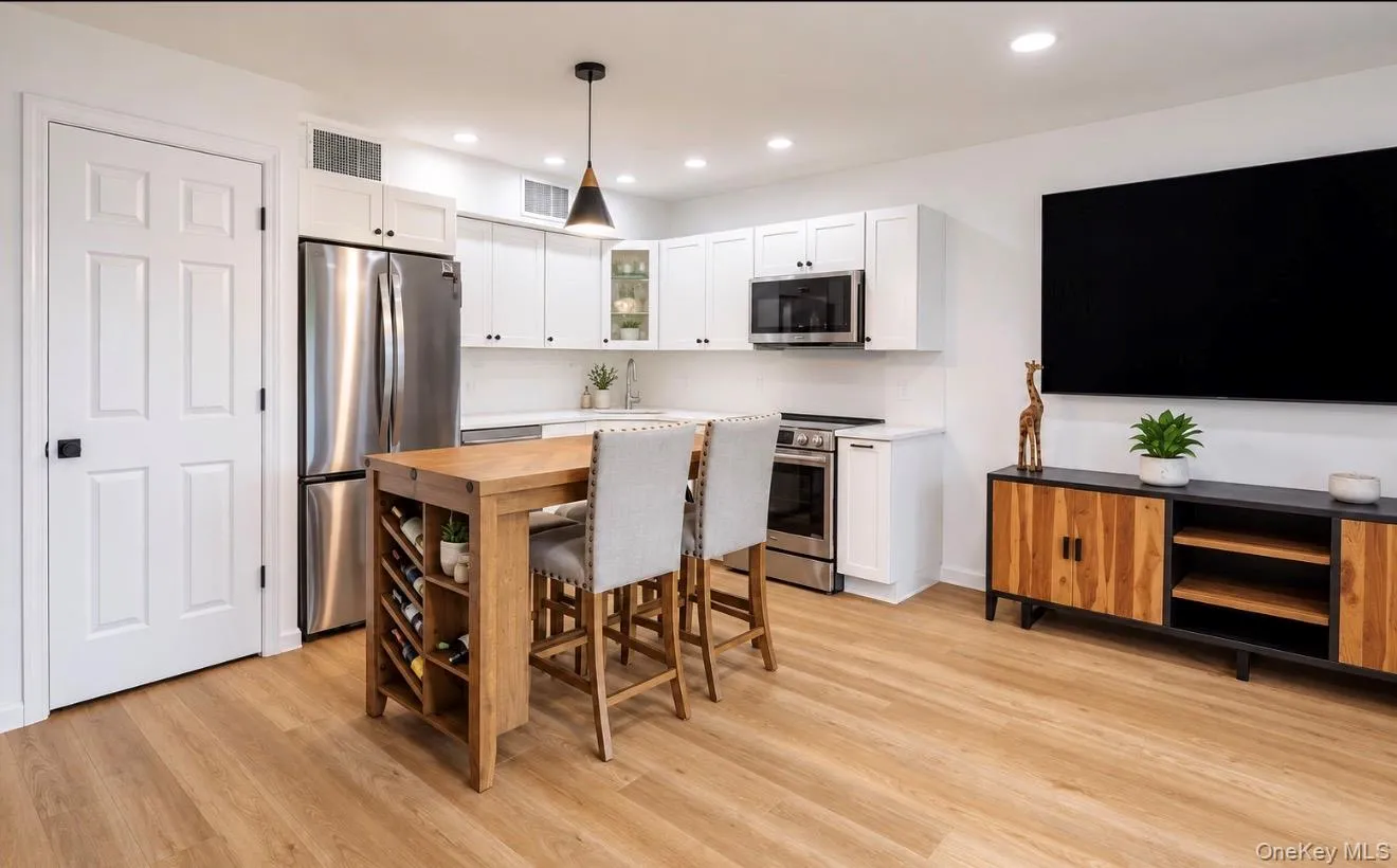 1 Anchorage way, Hempstead, NY, 1 Bedroom Bedrooms, 2 Rooms Rooms,1 BathroomBathrooms,Residential,For Rent,way,0,1050103 1 Anchorage way, Hempstead, NY, 1 Bedroom Bedrooms, 2 Rooms Rooms,1 BathroomBathrooms,Residential,For Rent,way,0,1050103