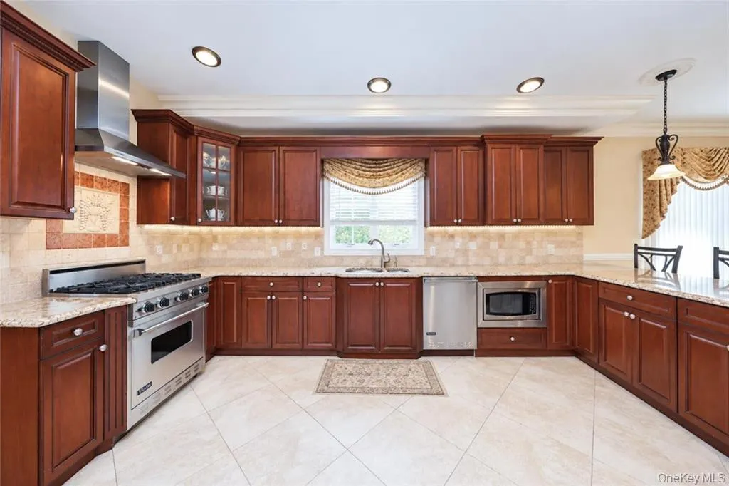 78 Eleanor Street, New York, NY, 4 Bedrooms Bedrooms, 10 Rooms Rooms,3 BathroomsBathrooms,Residential,For Rent,Eleanor,0,1050111 78 Eleanor Street, New York, NY, 4 Bedrooms Bedrooms, 10 Rooms Rooms,3 BathroomsBathrooms,Residential,For Rent,Eleanor,0,1050111