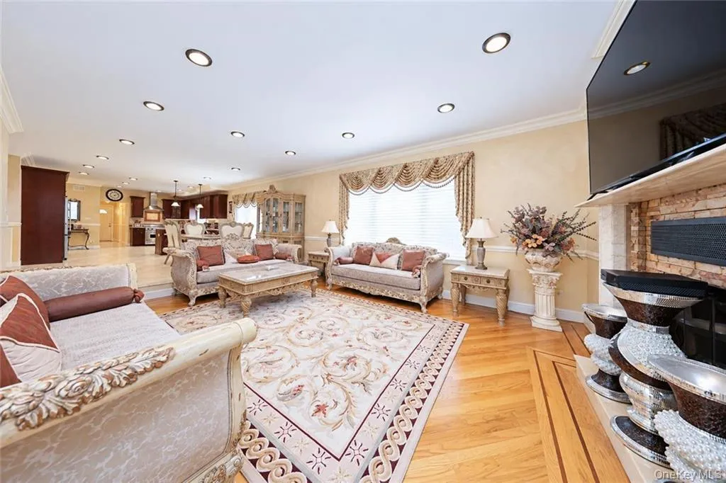 78 Eleanor Street, New York, NY, 4 Bedrooms Bedrooms, 10 Rooms Rooms,3 BathroomsBathrooms,Residential,For Rent,Eleanor,0,1050111 78 Eleanor Street, New York, NY, 4 Bedrooms Bedrooms, 10 Rooms Rooms,3 BathroomsBathrooms,Residential,For Rent,Eleanor,0,1050111