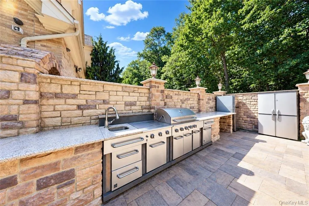 78 Eleanor Street, New York, NY, 4 Bedrooms Bedrooms, 10 Rooms Rooms,3 BathroomsBathrooms,Residential,For Rent,Eleanor,0,1050111 78 Eleanor Street, New York, NY, 4 Bedrooms Bedrooms, 10 Rooms Rooms,3 BathroomsBathrooms,Residential,For Rent,Eleanor,0,1050111