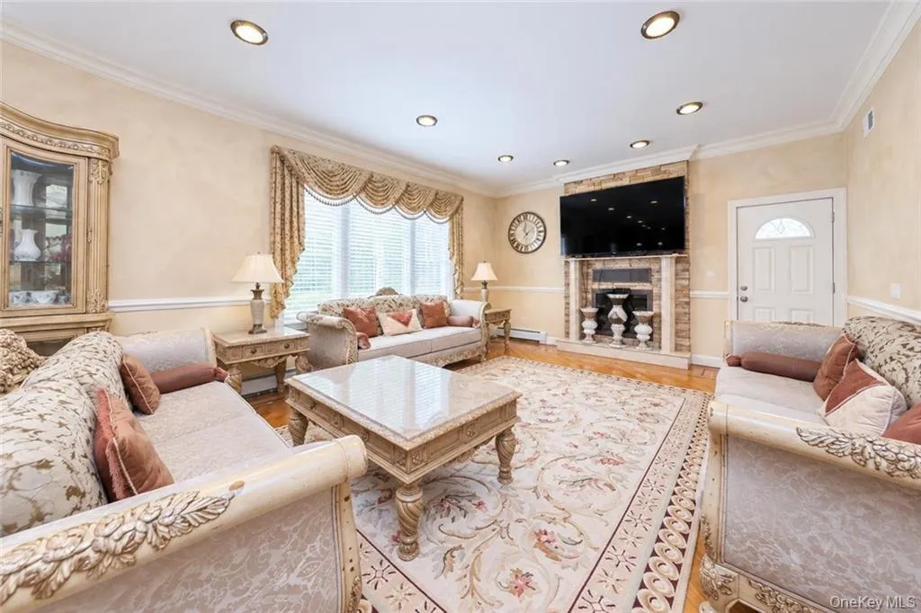 78 Eleanor Street, New York, NY, 4 Bedrooms Bedrooms, 10 Rooms Rooms,3 BathroomsBathrooms,Residential,For Rent,Eleanor,0,1050111 78 Eleanor Street, New York, NY, 4 Bedrooms Bedrooms, 10 Rooms Rooms,3 BathroomsBathrooms,Residential,For Rent,Eleanor,0,1050111