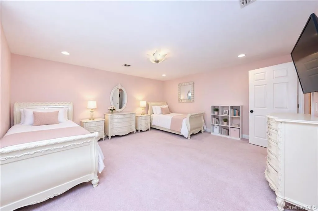 78 Eleanor Street, New York, NY, 4 Bedrooms Bedrooms, 10 Rooms Rooms,3 BathroomsBathrooms,Residential,For Rent,Eleanor,0,1050111 78 Eleanor Street, New York, NY, 4 Bedrooms Bedrooms, 10 Rooms Rooms,3 BathroomsBathrooms,Residential,For Rent,Eleanor,0,1050111