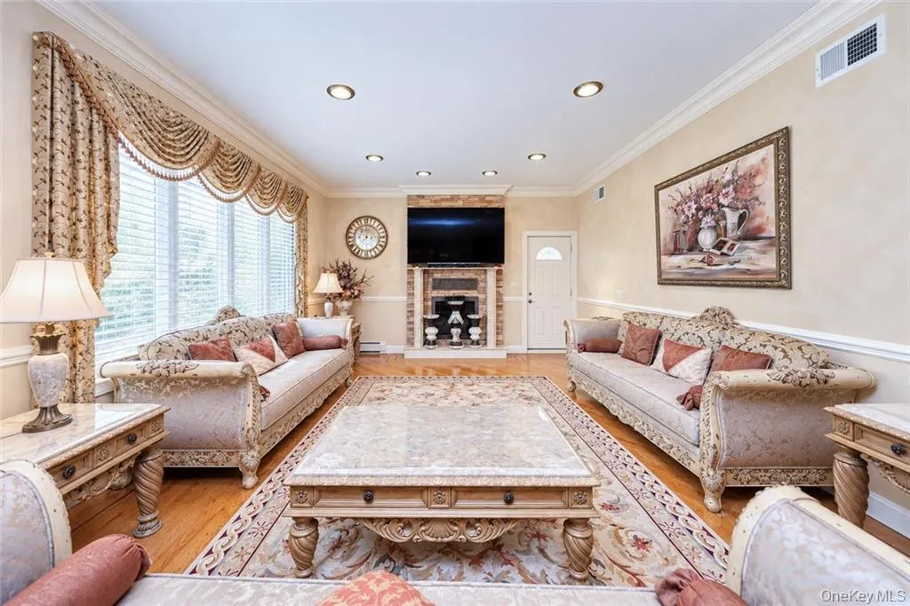 78 Eleanor Street, New York, NY, 4 Bedrooms Bedrooms, 10 Rooms Rooms,3 BathroomsBathrooms,Residential,For Rent,Eleanor,0,1050111 78 Eleanor Street, New York, NY, 4 Bedrooms Bedrooms, 10 Rooms Rooms,3 BathroomsBathrooms,Residential,For Rent,Eleanor,0,1050111
