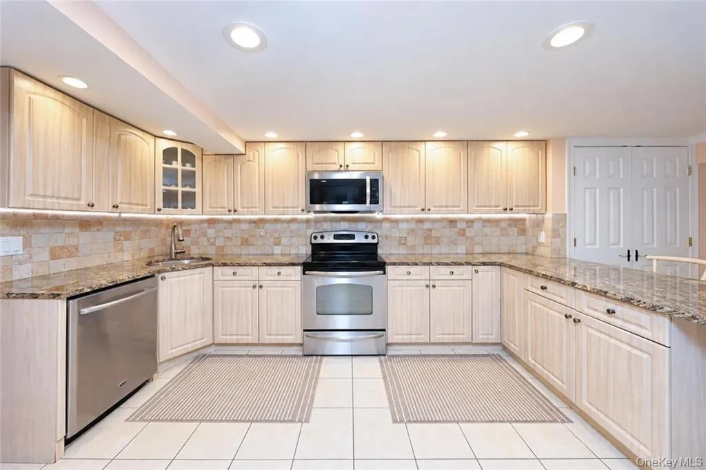 78 Eleanor Street, New York, NY, 4 Bedrooms Bedrooms, 10 Rooms Rooms,3 BathroomsBathrooms,Residential,For Rent,Eleanor,0,1050111 78 Eleanor Street, New York, NY, 4 Bedrooms Bedrooms, 10 Rooms Rooms,3 BathroomsBathrooms,Residential,For Rent,Eleanor,0,1050111