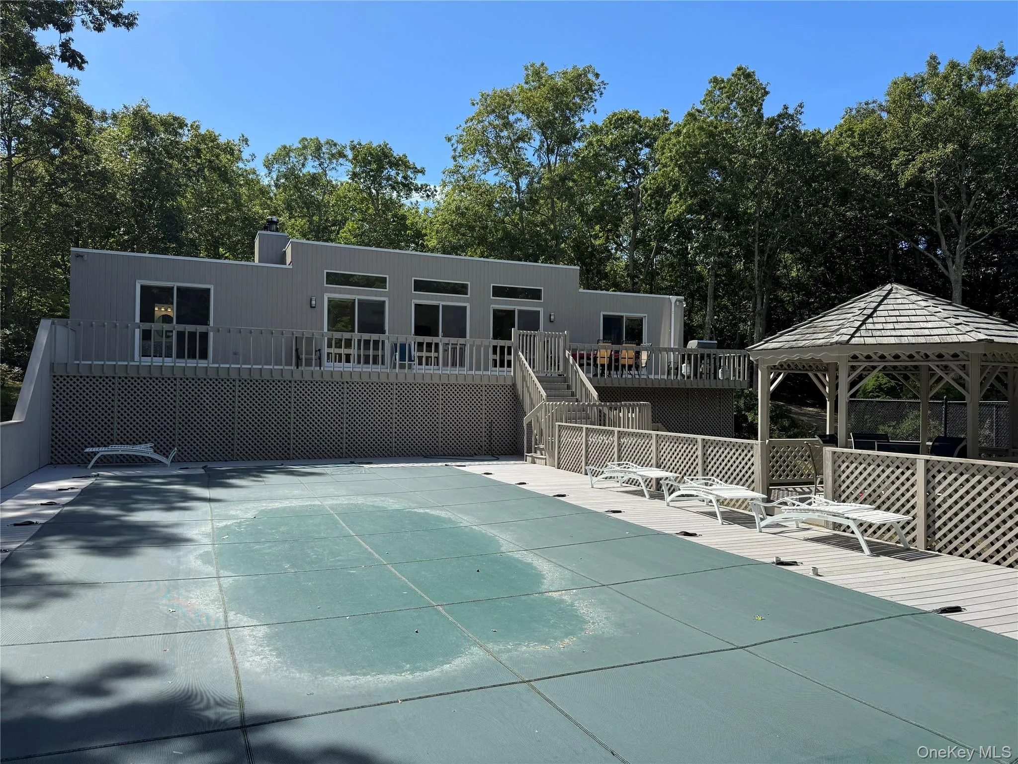 2 Little Court, East Hampton, New York 11937