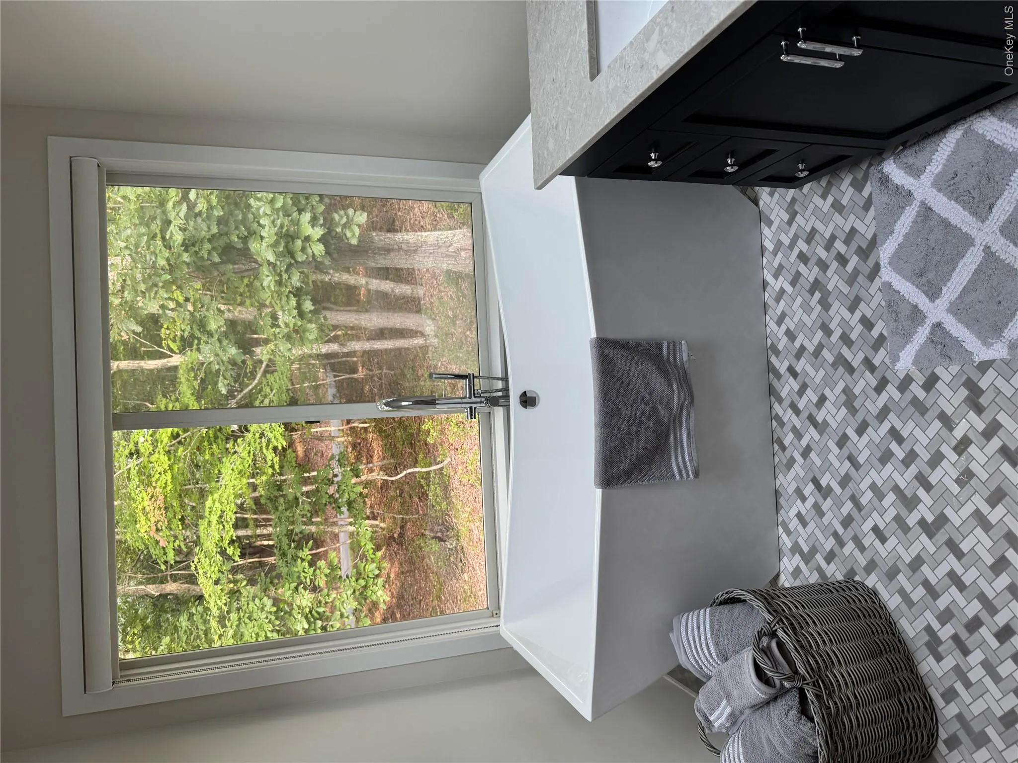 2 Little Court, East Hampton, New York 11937