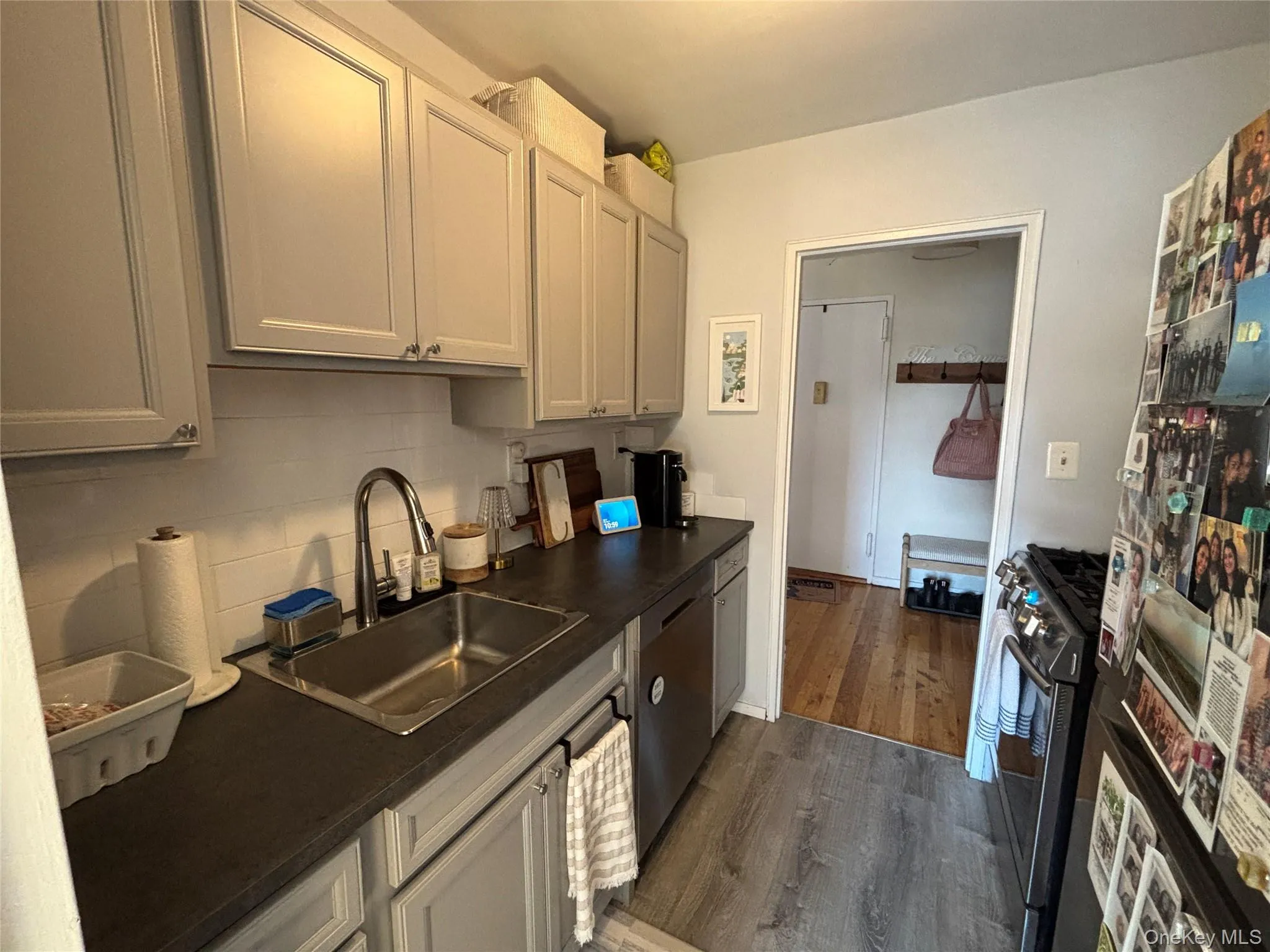 410 E. Broadway, Long Beach, NY, 1 Bedroom Bedrooms, 3 Rooms Rooms,1 BathroomBathrooms,Residential,For Rent,E. Broadway,0,1050118 410 E. Broadway, Long Beach, NY, 1 Bedroom Bedrooms, 3 Rooms Rooms,1 BathroomBathrooms,Residential,For Rent,E. Broadway,0,1050118