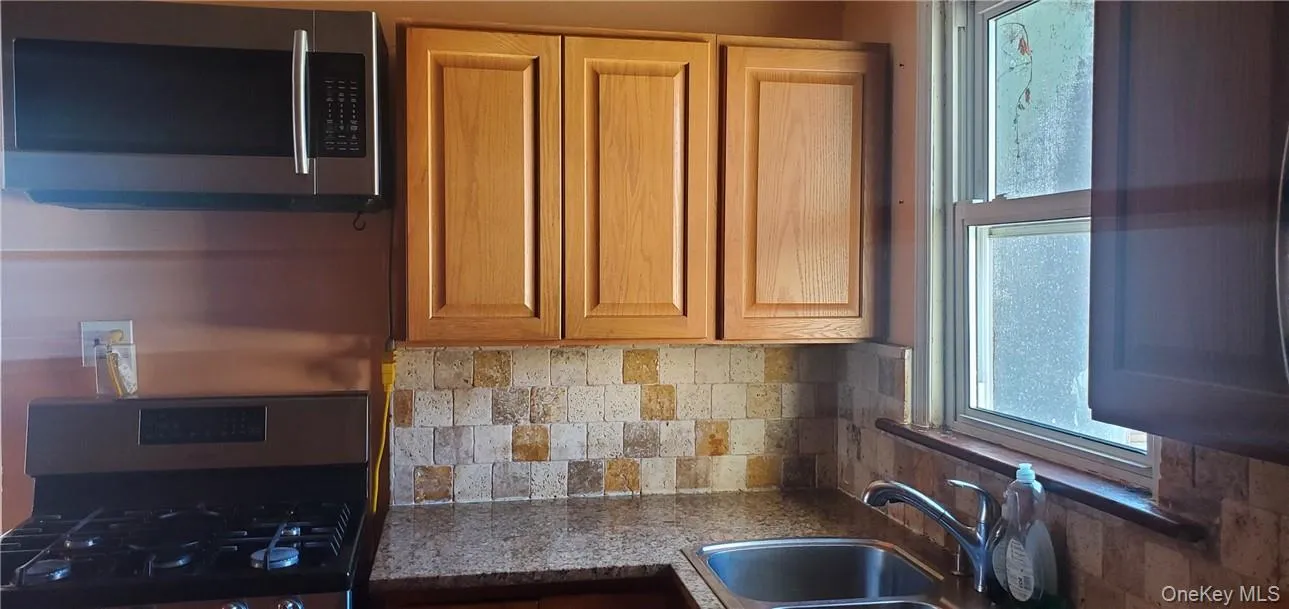 31 Thurman Street, Yonkers, NY, 3 Bedrooms Bedrooms, 5 Rooms Rooms,1 BathroomBathrooms,Residential Lease,For Rent,Thurman,0,1050120 31 Thurman Street, Yonkers, NY, 3 Bedrooms Bedrooms, 5 Rooms Rooms,1 BathroomBathrooms,Residential Lease,For Rent,Thurman,0,1050120
