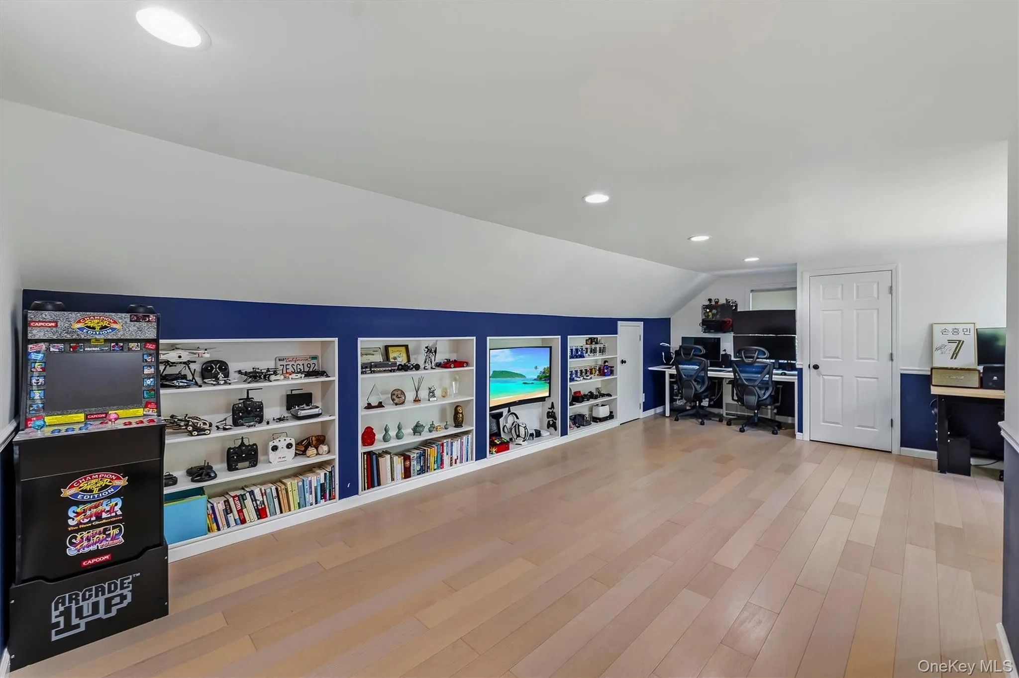 Currently used as Game room, but this 3rd Bedroom has its own Bath. Currently used as Game room, but this 3rd Bedroom has its own Bath.