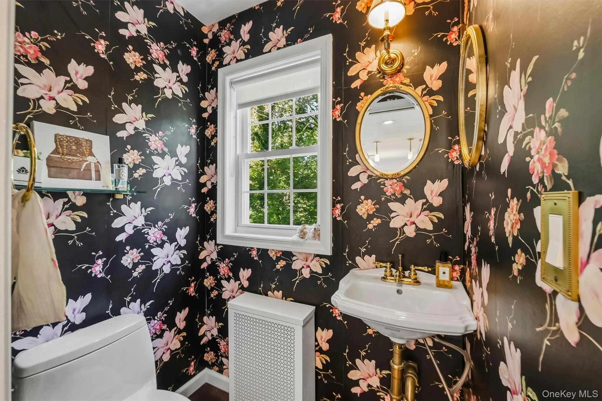 Wall papered 1/2 Bath Wall papered 1/2 Bath