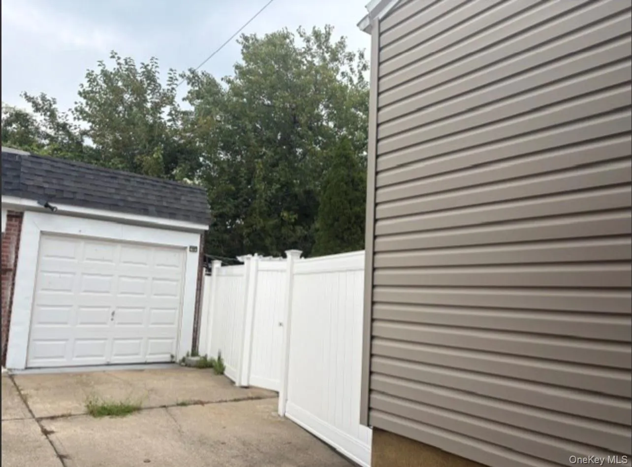 Garage 1 Garage 1