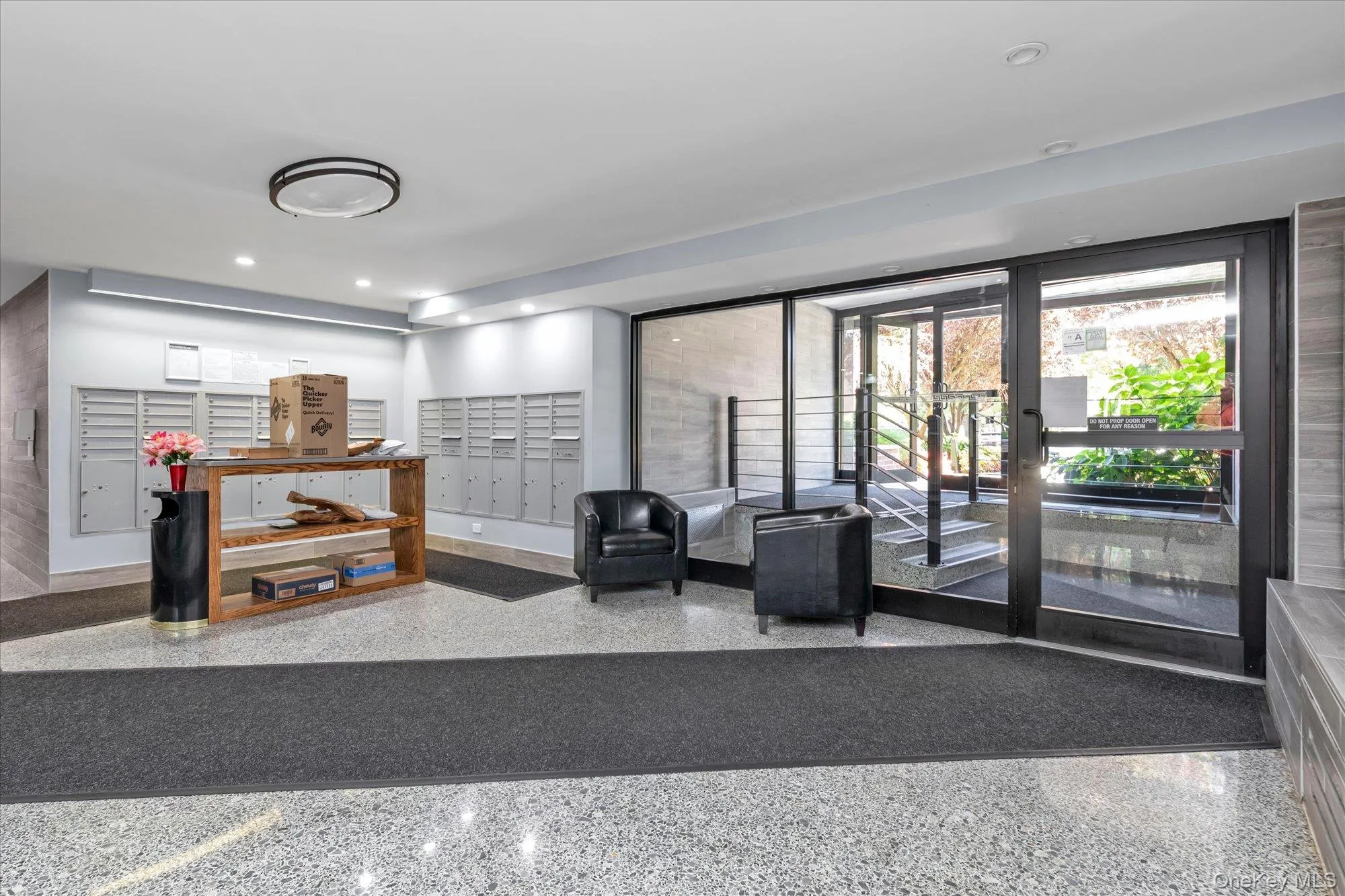 Renovated Lobby and Elevator! Renovated Lobby and Elevator!