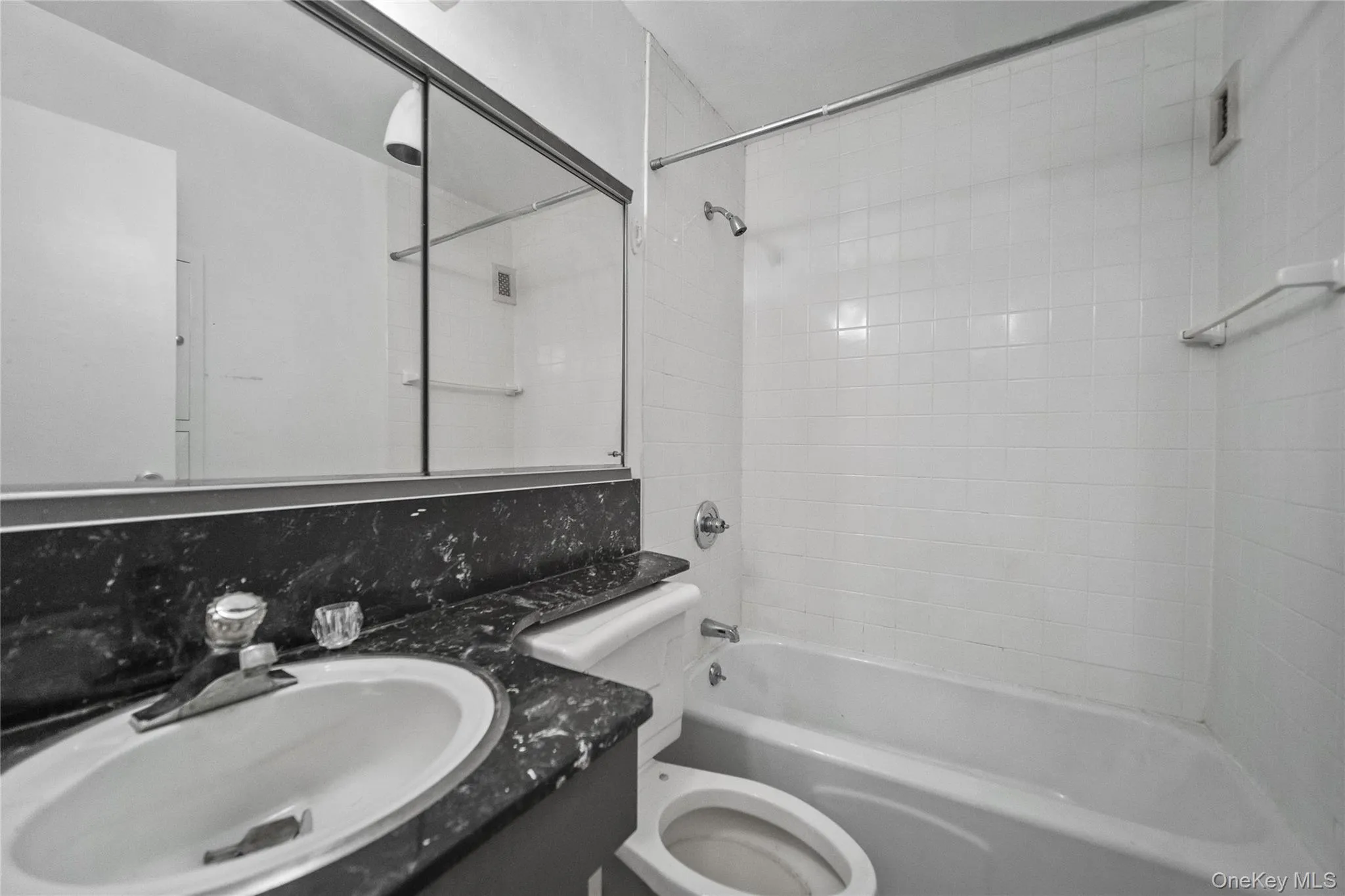 119 Hartsdale Avenue, Greenburgh, NY, 1 Bedroom Bedrooms, 4 Rooms Rooms,1 BathroomBathrooms,Residential,For Rent,Hartsdale,0,1050140 119 Hartsdale Avenue, Greenburgh, NY, 1 Bedroom Bedrooms, 4 Rooms Rooms,1 BathroomBathrooms,Residential,For Rent,Hartsdale,0,1050140