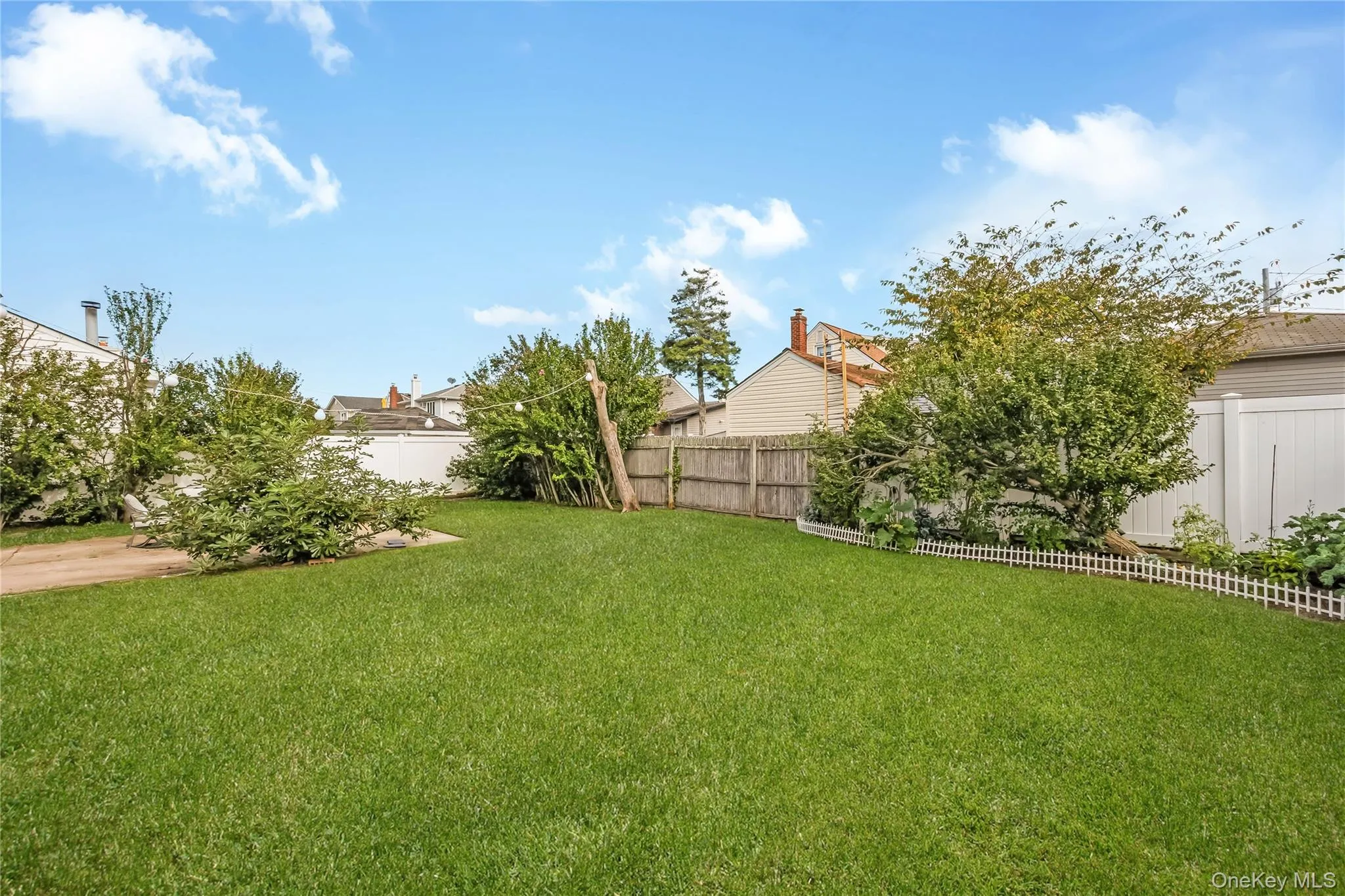19 Rainbow Lane, Babylon, NY, 3 Bedrooms Bedrooms, 7 Rooms Rooms,1 BathroomBathrooms,Residential,For Rent,Rainbow,0,1050146 19 Rainbow Lane, Babylon, NY, 3 Bedrooms Bedrooms, 7 Rooms Rooms,1 BathroomBathrooms,Residential,For Rent,Rainbow,0,1050146