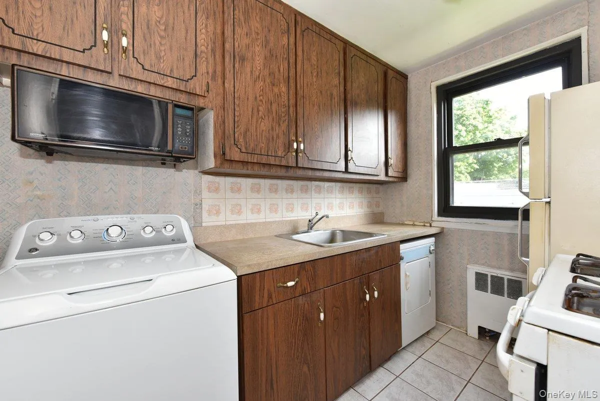 56-15 244 Street, New York, NY, 3 Bedrooms Bedrooms, 6 Rooms Rooms,1 BathroomBathrooms,Residential,For Rent,244,0,1050147 56-15 244 Street, New York, NY, 3 Bedrooms Bedrooms, 6 Rooms Rooms,1 BathroomBathrooms,Residential,For Rent,244,0,1050147
