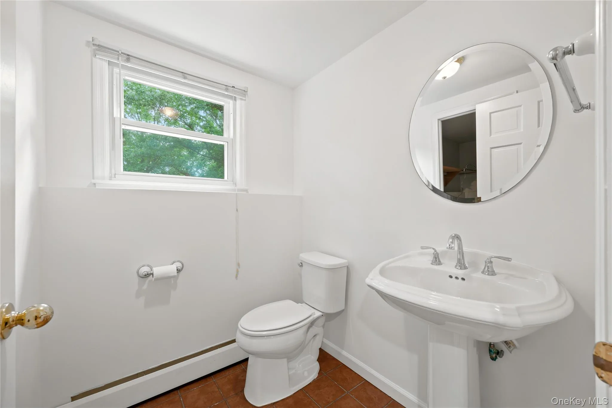 Lower Level 1/2 Bathroom Lower Level 1/2 Bathroom