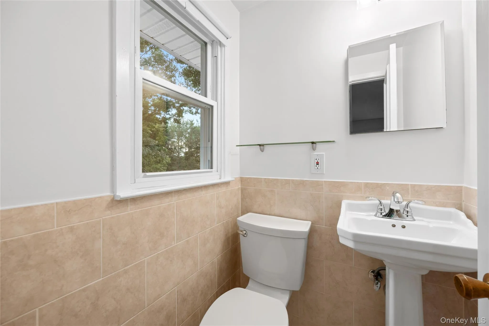 1/2 Bath in Primary Bedroom 1/2 Bath in Primary Bedroom