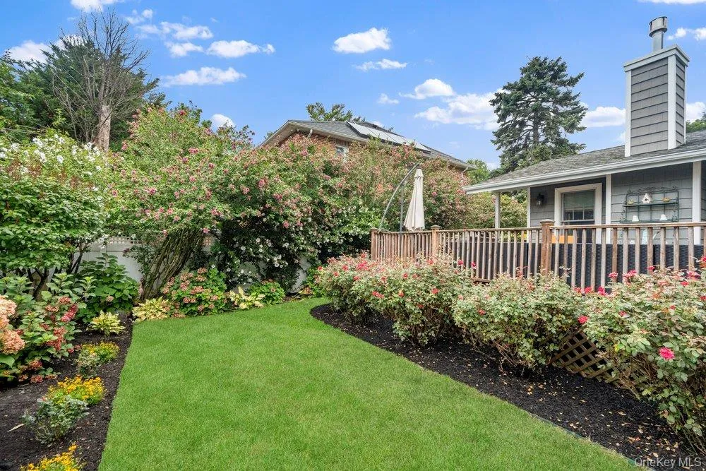 4 Smull Lane, North Hempstead, NY, 3 Bedrooms Bedrooms, 8 Rooms Rooms,3 BathroomsBathrooms,Residential,For Rent,Smull,0,1050153 4 Smull Lane, North Hempstead, NY, 3 Bedrooms Bedrooms, 8 Rooms Rooms,3 BathroomsBathrooms,Residential,For Rent,Smull,0,1050153