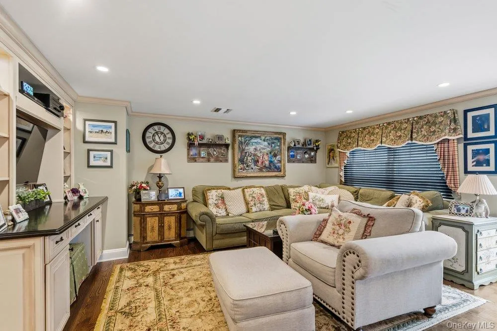 4 Smull Lane, North Hempstead, NY, 3 Bedrooms Bedrooms, 8 Rooms Rooms,3 BathroomsBathrooms,Residential,For Rent,Smull,0,1050153 4 Smull Lane, North Hempstead, NY, 3 Bedrooms Bedrooms, 8 Rooms Rooms,3 BathroomsBathrooms,Residential,For Rent,Smull,0,1050153
