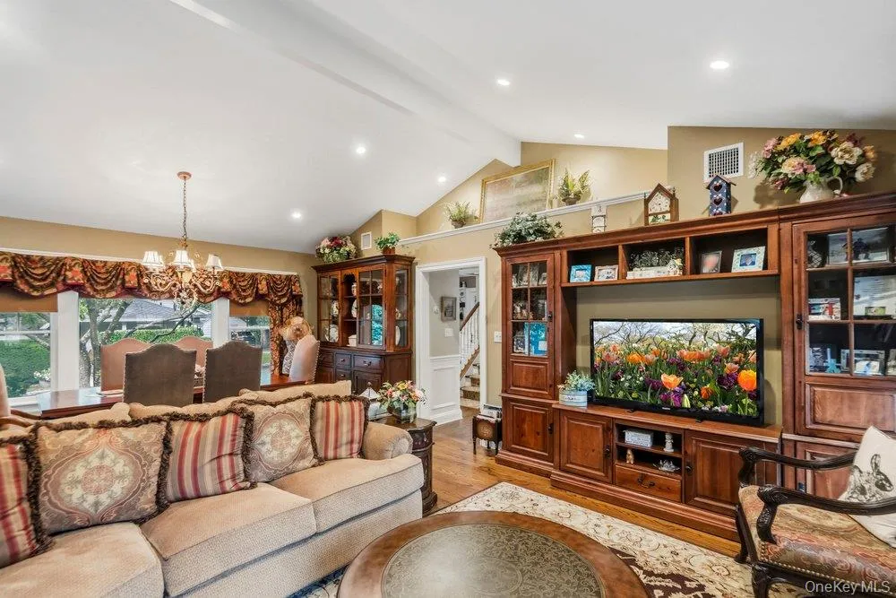 4 Smull Lane, North Hempstead, NY, 3 Bedrooms Bedrooms, 8 Rooms Rooms,3 BathroomsBathrooms,Residential,For Rent,Smull,0,1050153 4 Smull Lane, North Hempstead, NY, 3 Bedrooms Bedrooms, 8 Rooms Rooms,3 BathroomsBathrooms,Residential,For Rent,Smull,0,1050153