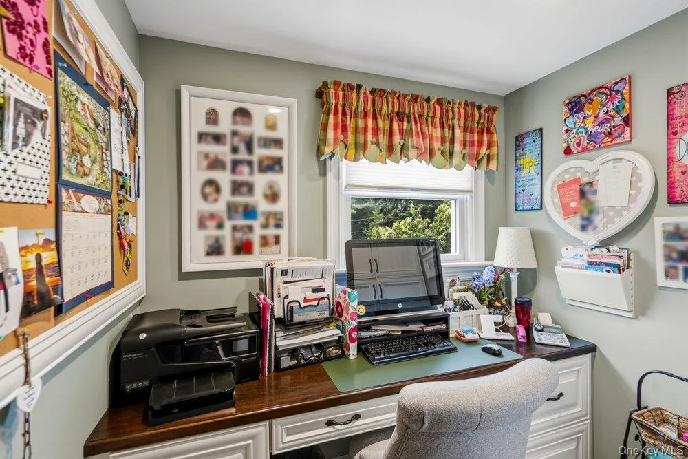 4 Smull Lane, North Hempstead, NY, 3 Bedrooms Bedrooms, 8 Rooms Rooms,3 BathroomsBathrooms,Residential,For Rent,Smull,0,1050153 4 Smull Lane, North Hempstead, NY, 3 Bedrooms Bedrooms, 8 Rooms Rooms,3 BathroomsBathrooms,Residential,For Rent,Smull,0,1050153