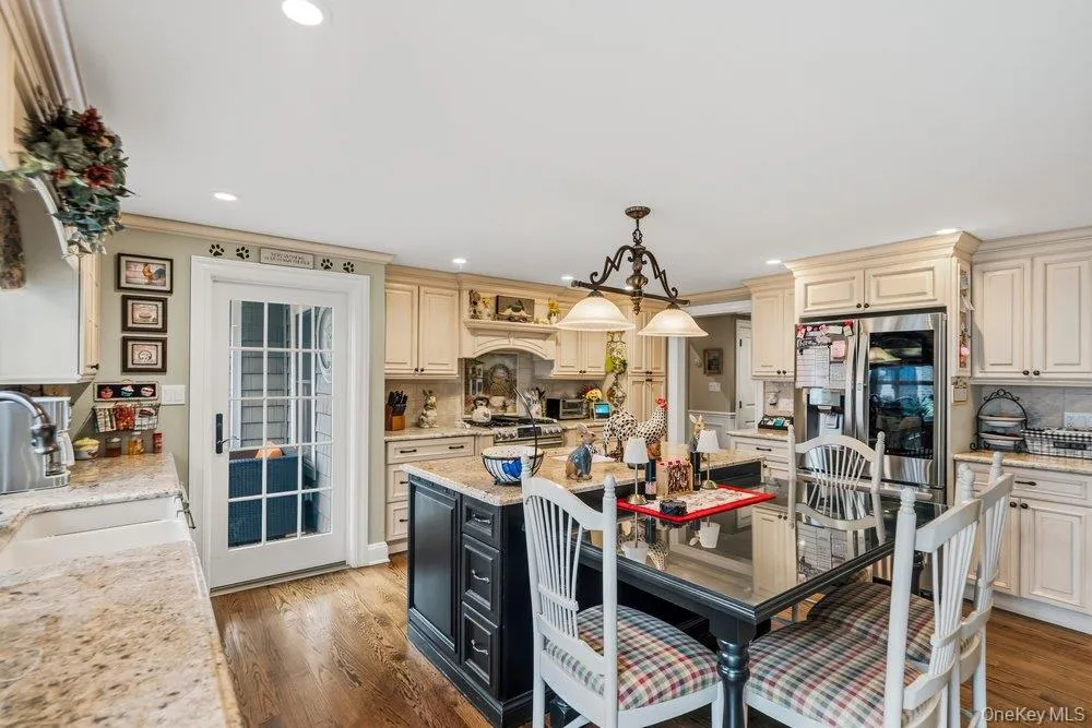 4 Smull Lane, North Hempstead, NY, 3 Bedrooms Bedrooms, 8 Rooms Rooms,3 BathroomsBathrooms,Residential,For Rent,Smull,0,1050153 4 Smull Lane, North Hempstead, NY, 3 Bedrooms Bedrooms, 8 Rooms Rooms,3 BathroomsBathrooms,Residential,For Rent,Smull,0,1050153